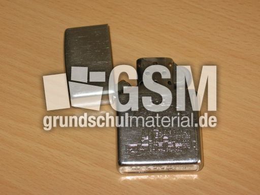 Feuerzeug (zippo).JPG